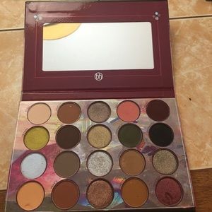 BH Cosmetics Royal Affair Pallette